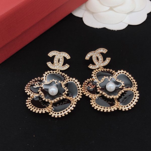 18K CC Camellia Diamond Earrings - Image 3