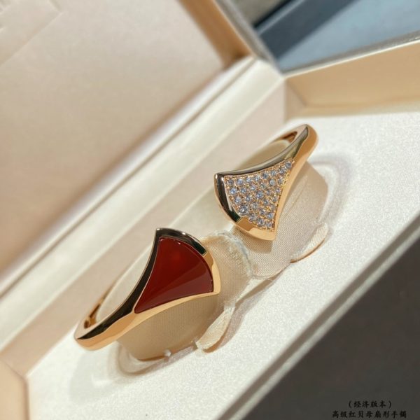 18K BV DIVAS' DREAM Carnelian Bangle Bracelet - Image 7