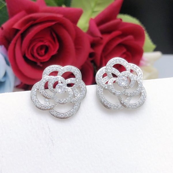 18K CC Camellia Diamond Earrings - Image 6