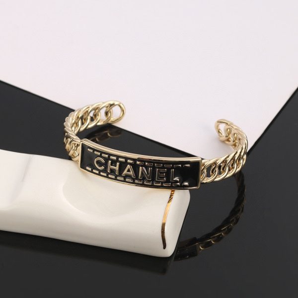 18K CC Strass Open Cuff Bracelet - Image 4