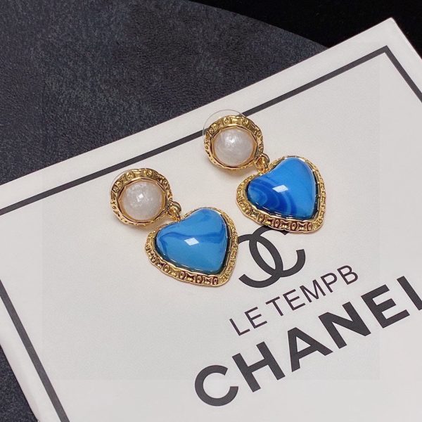 18K CC Blue Heart Pearl Earrings - Image 6