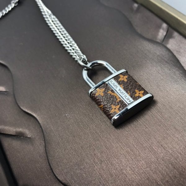 18K Louis Monogram Lock Pendant Necklace - 图片 2