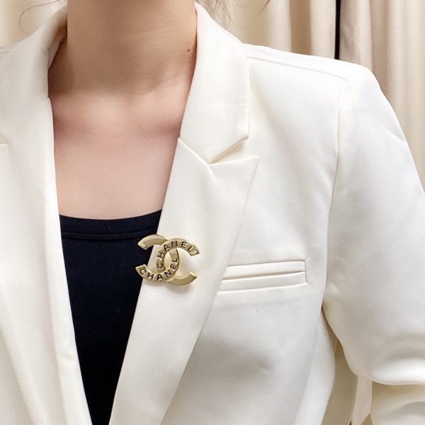 18K CC Script Brooch - Image 3