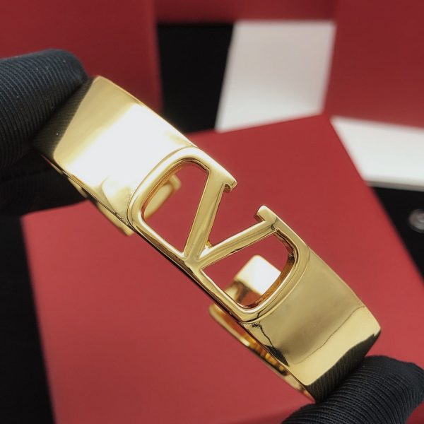 18K Vlogo Cuff Bracelet - Image 4