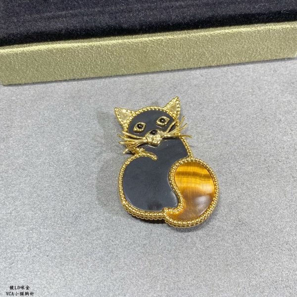 18K Lucky Animals Cat Clip Brooch - Image 2