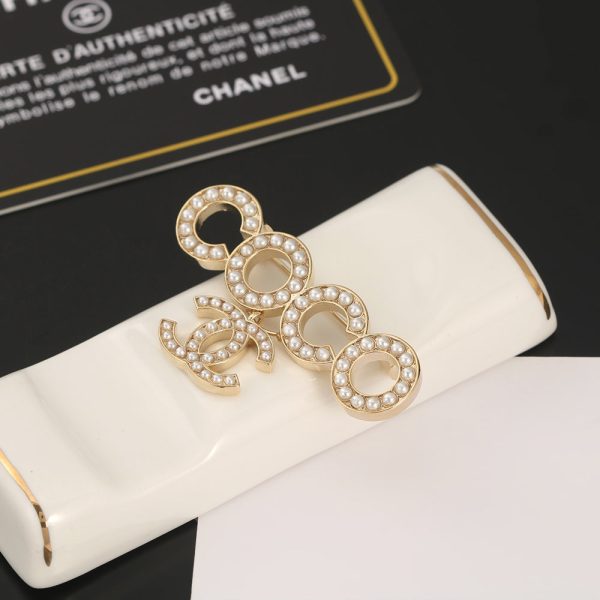 18K CC Coco Crush Pearls Brooch - Image 5