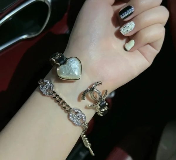 18K CC Heart Black Cuff Bracelet - 图片 3