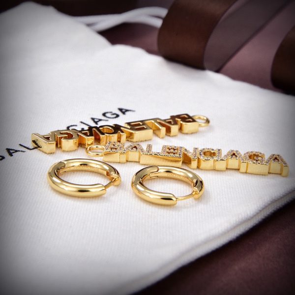 18K BB Typo Mirror Hoop Crystals Earrings - 图片 4