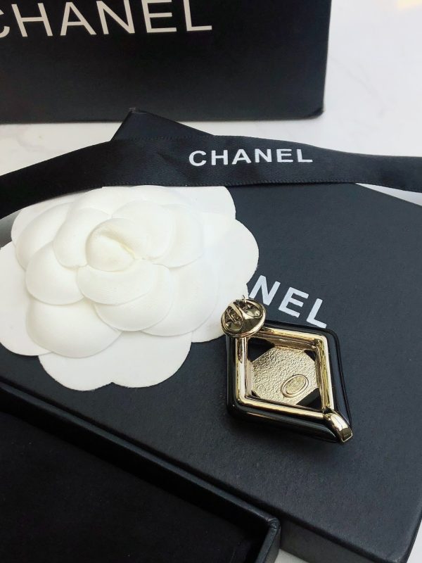 18K CC Rhombus Brooch - Image 4
