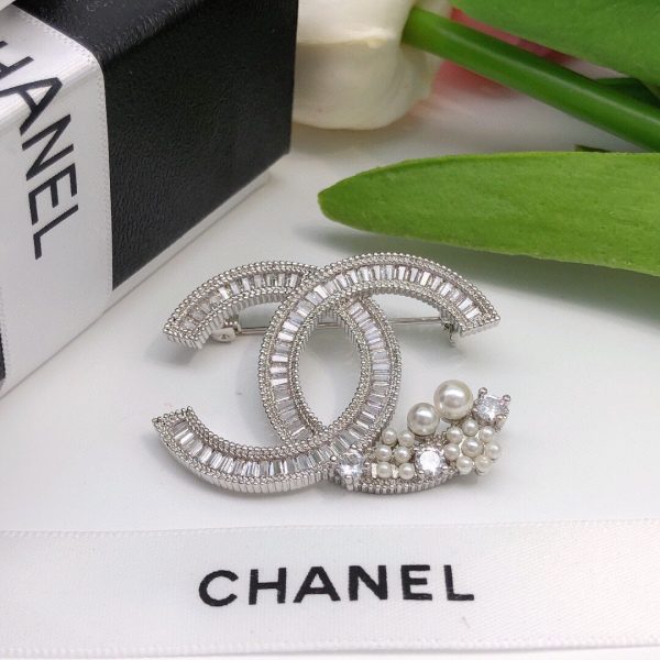 18K CC Star Crystals Brooch - Image 3