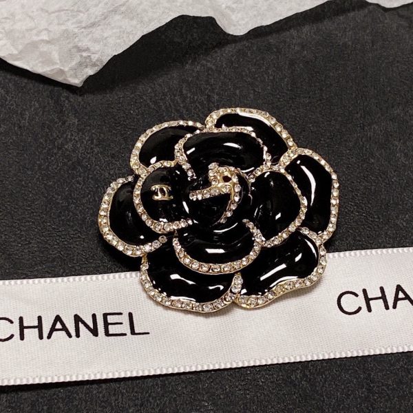 18K CC Black Flower Brooch - Image 4