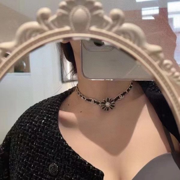 18K CC Black Daisy Necklace - 图片 3