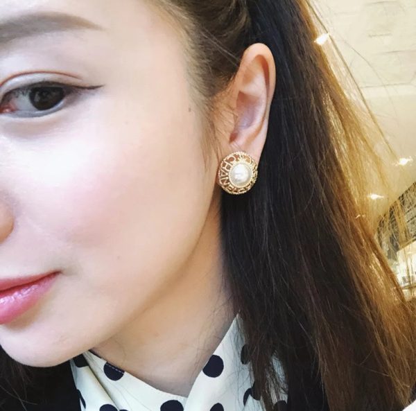 18K CC Pearl Round Earrings - 图片 3