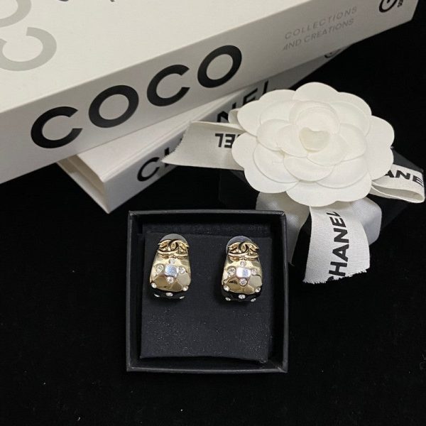 18K CC 24C Diamond Earrings - Image 4