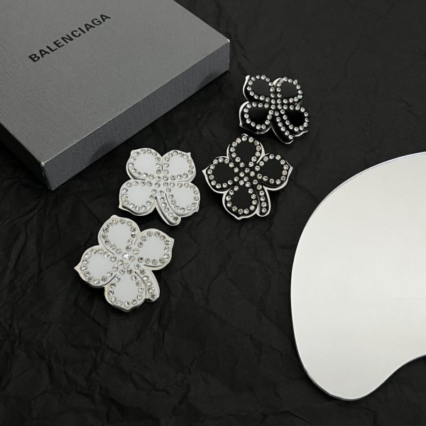 18K BB Flower Earrings - Image 3