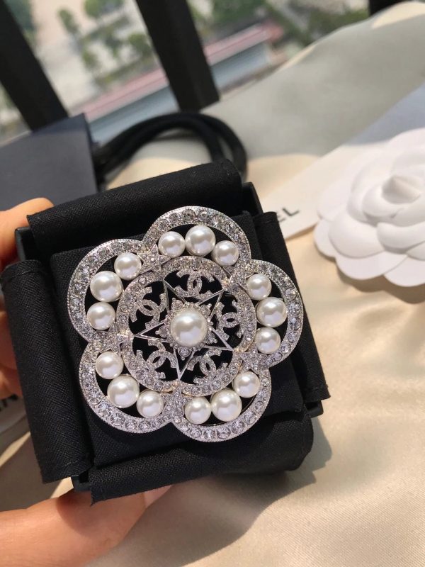 18K CC Camellia Pearls Brooch - 图片 3
