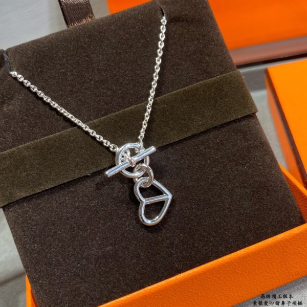 18K Cache-cœur Amulette Pendant H Necklace - Image 4