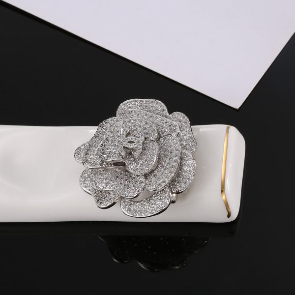 18K CC Camellia Diamonds Brooch - Image 3