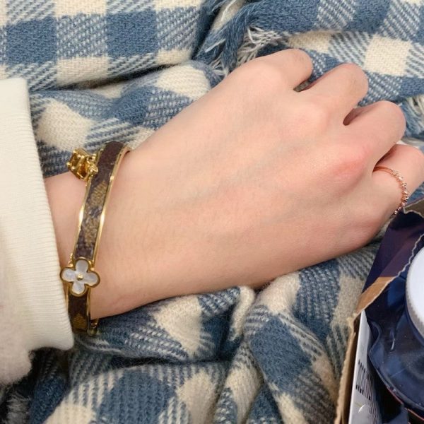 18K Louis Blooming Bracelet - Image 4