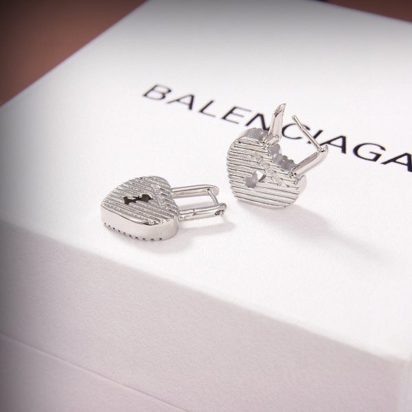 18K BB Hear Lock Earrings - Image 7