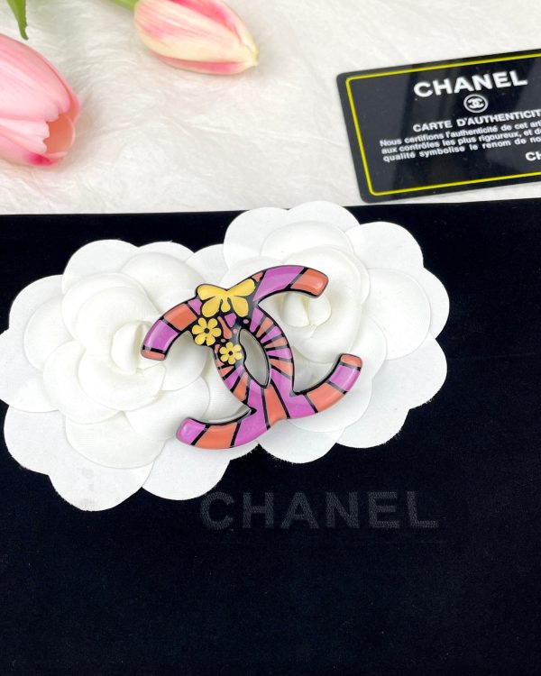 18K CC Pink Resin Brooch - Image 4