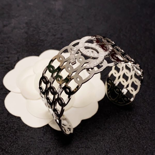 18K CC Vintage Cuff Bracelet - Image 6