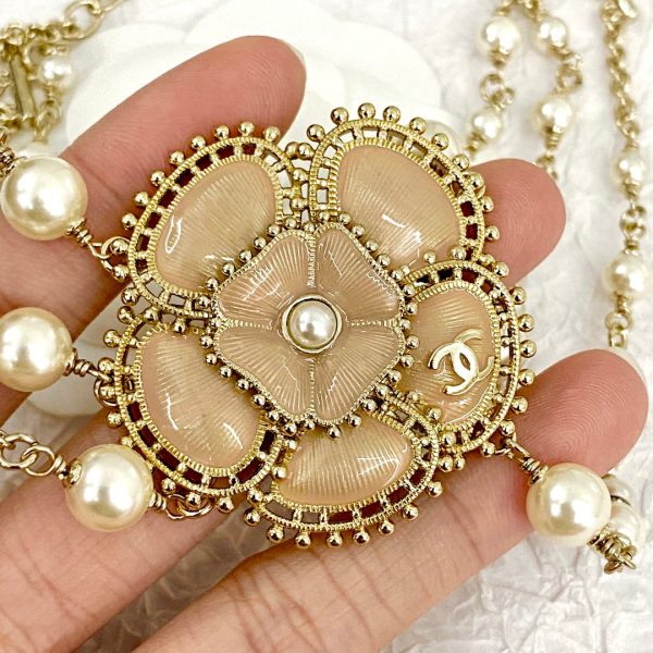 18K CC Camellia Choker Necklace - Image 3