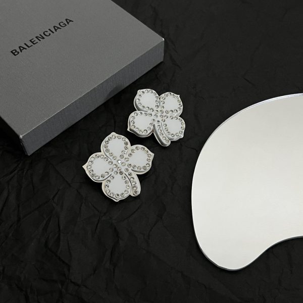 18K BB Flower Earrings - Image 4