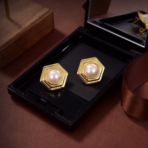 18k Triomphe Pearl Earrings - Image 6