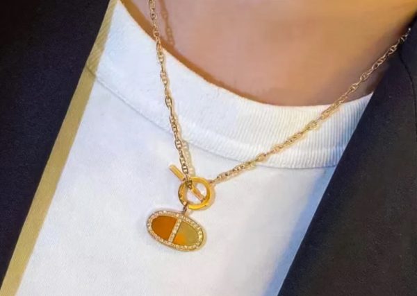 18K Chaine D'ancre Contour Pendant H Necklace - 图片 3