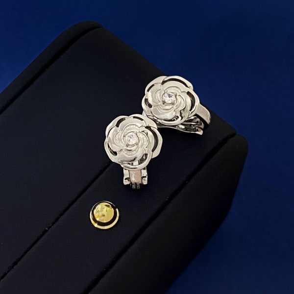 18K CC Camellia Earrings - 图片 3