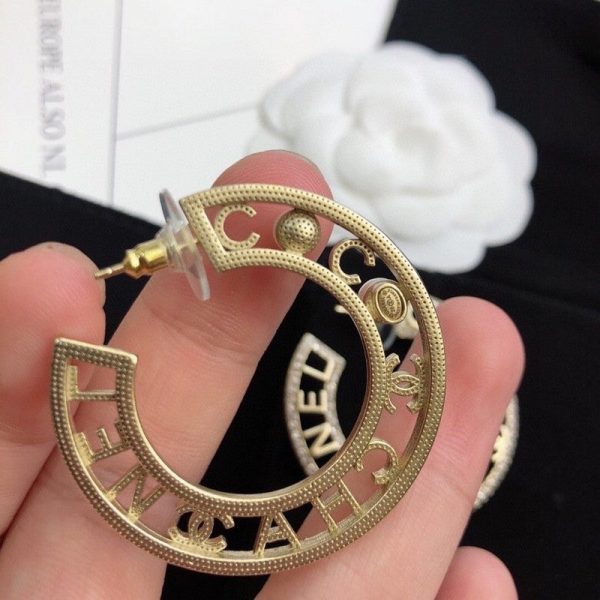 18K CC Circle Pearl Earrings - Image 6