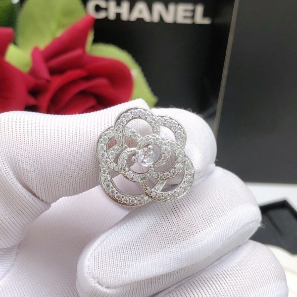 18K CC Camellia Diamond Earrings - Image 3