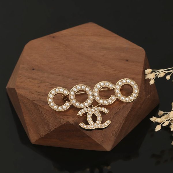 18K CC Coco Crush Pearls Brooch - Image 6
