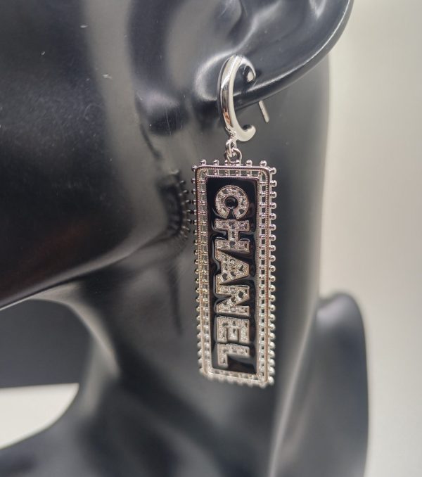 18K CC Typo Drop Earrings - 图片 3