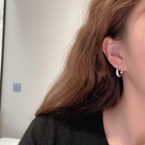 18K T Hoop Earrings - 图片 6