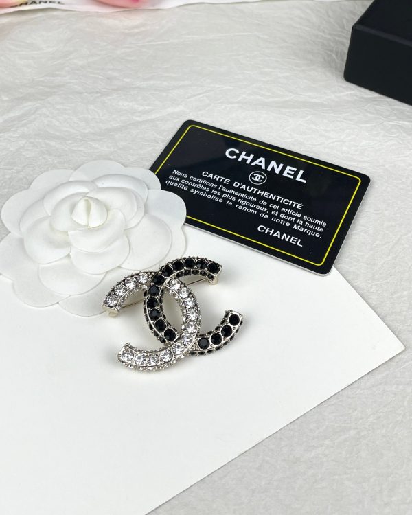 18K CC Black & White Crystals Brooch - Image 6