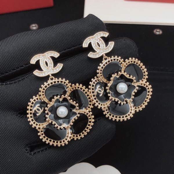 18K CC Camellia Diamond Earrings - Image 4