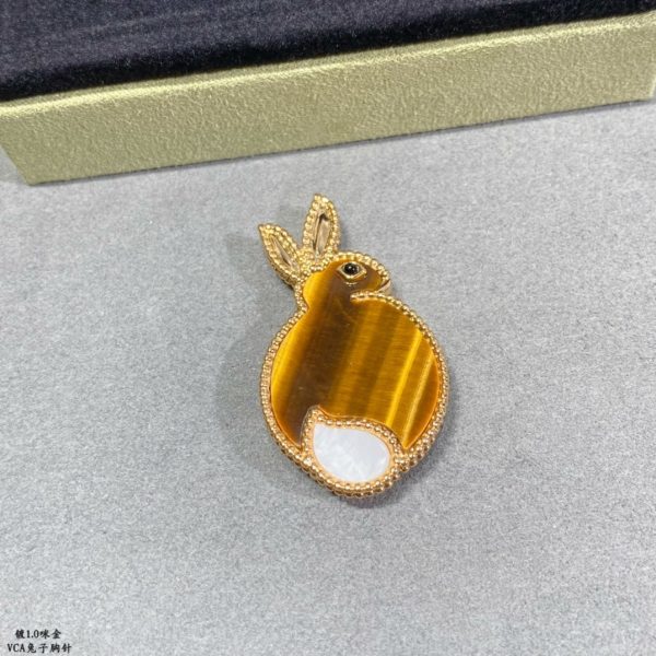 18K Lucky Animals Rabbit Clip Brooch - Image 4