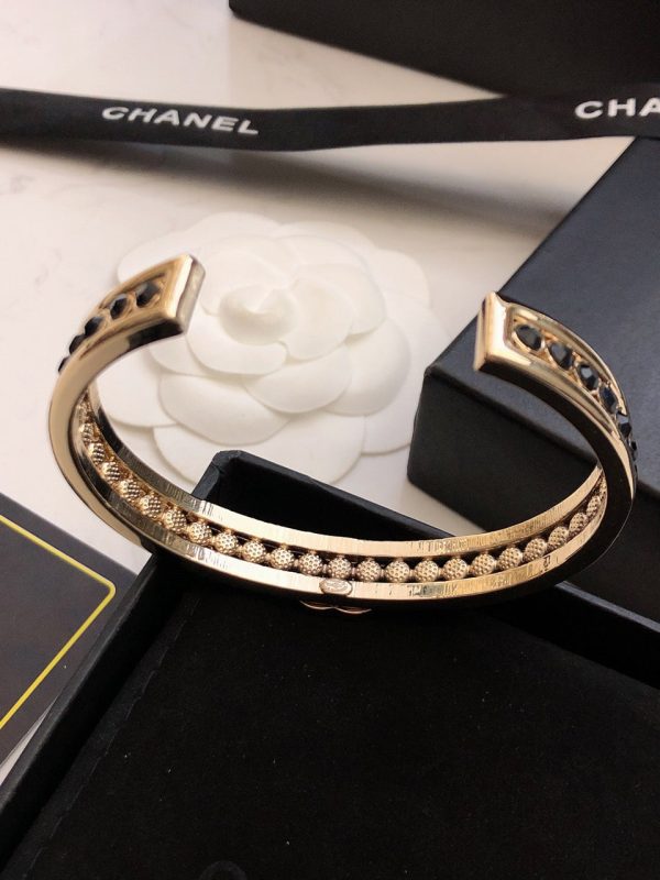 18K CC Crystal Open Cuff Bracelet - 图片 5