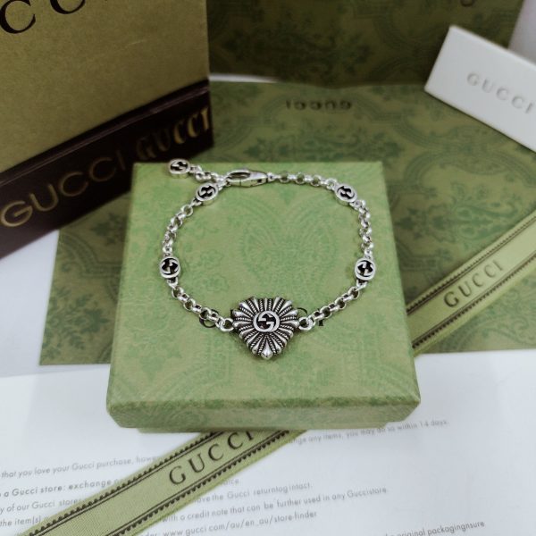 Double G Interlocking G Heart Bracelet - Image 7