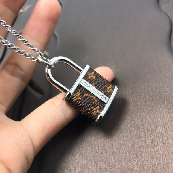 18K Louis Monogram Lock Pendant Necklace - 图片 7
