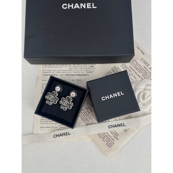 18K CC Black Four-Leaf Clover Earrings - Image 4