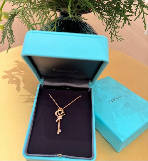 18K T Keys Woven Diamonds Medium Necklace - 图片 6