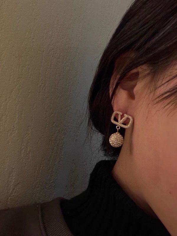 18K Vlogo Diamonds Earrings - Image 5