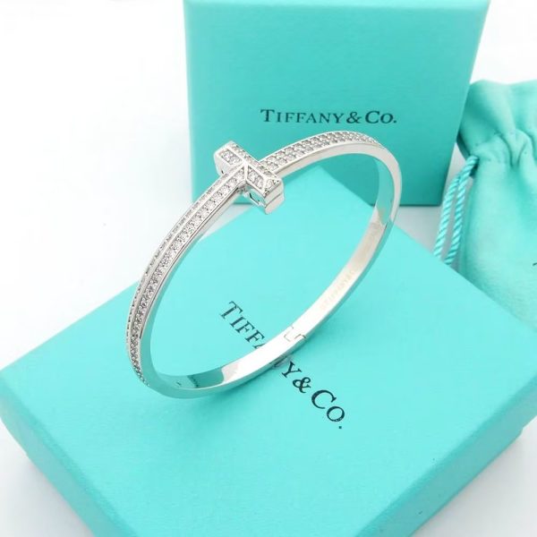 18K T1 Wide Diamond Bangle Bracelet - 图片 2