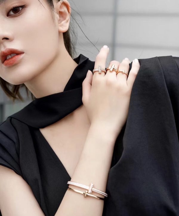 18K T1 Wide Diamond Hinged Bangle Bracelet - 图片 6