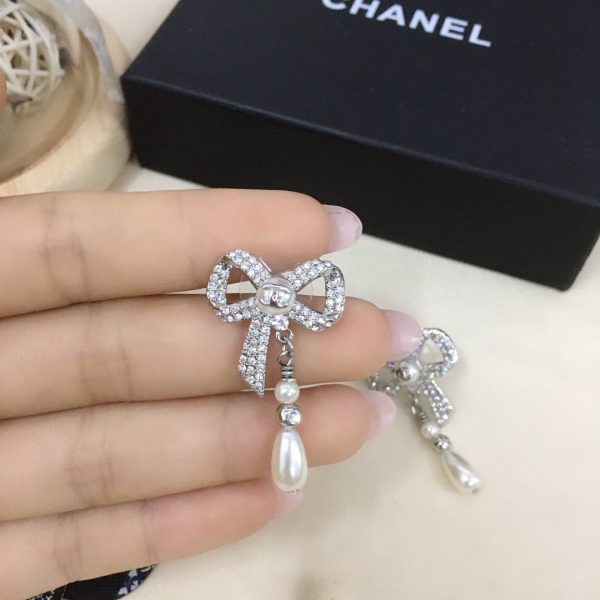 18K CC Bow Tie Diamonds Earrings - Image 6