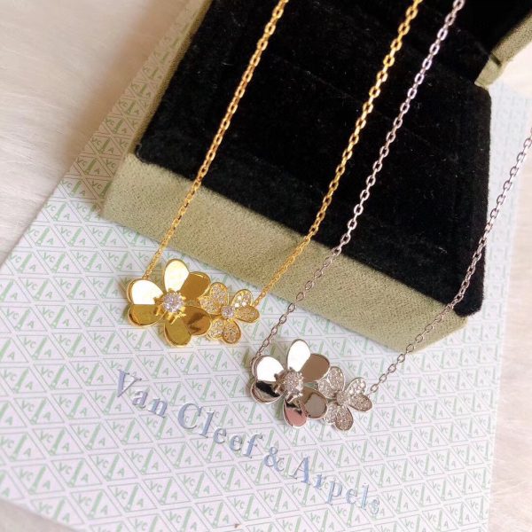 18K Frivole Clover Clover Necklace - Image 8