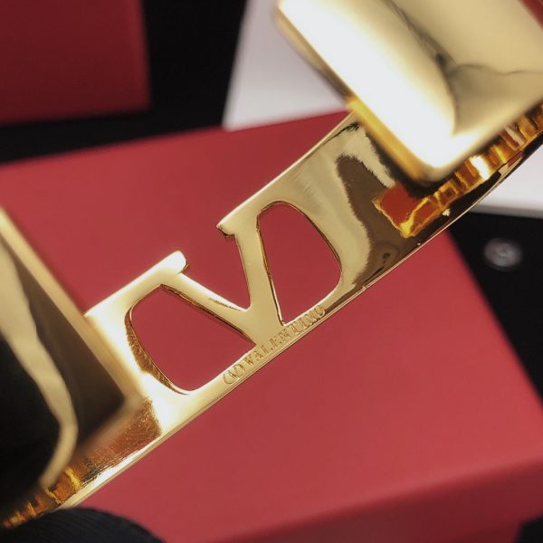 18K Vlogo Cuff Bracelet - Image 5
